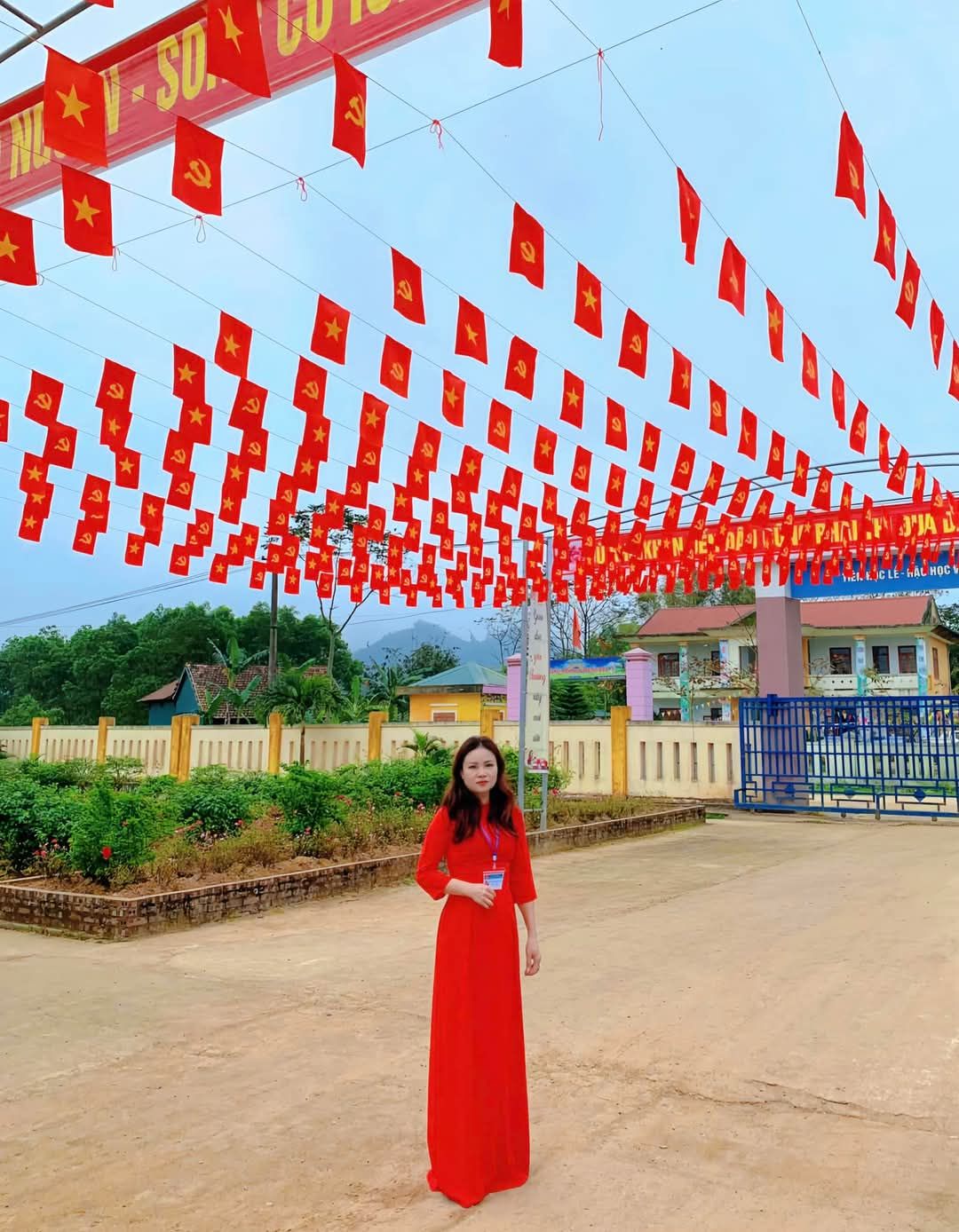 hình ảnh cô giáo mặc áo dài 16