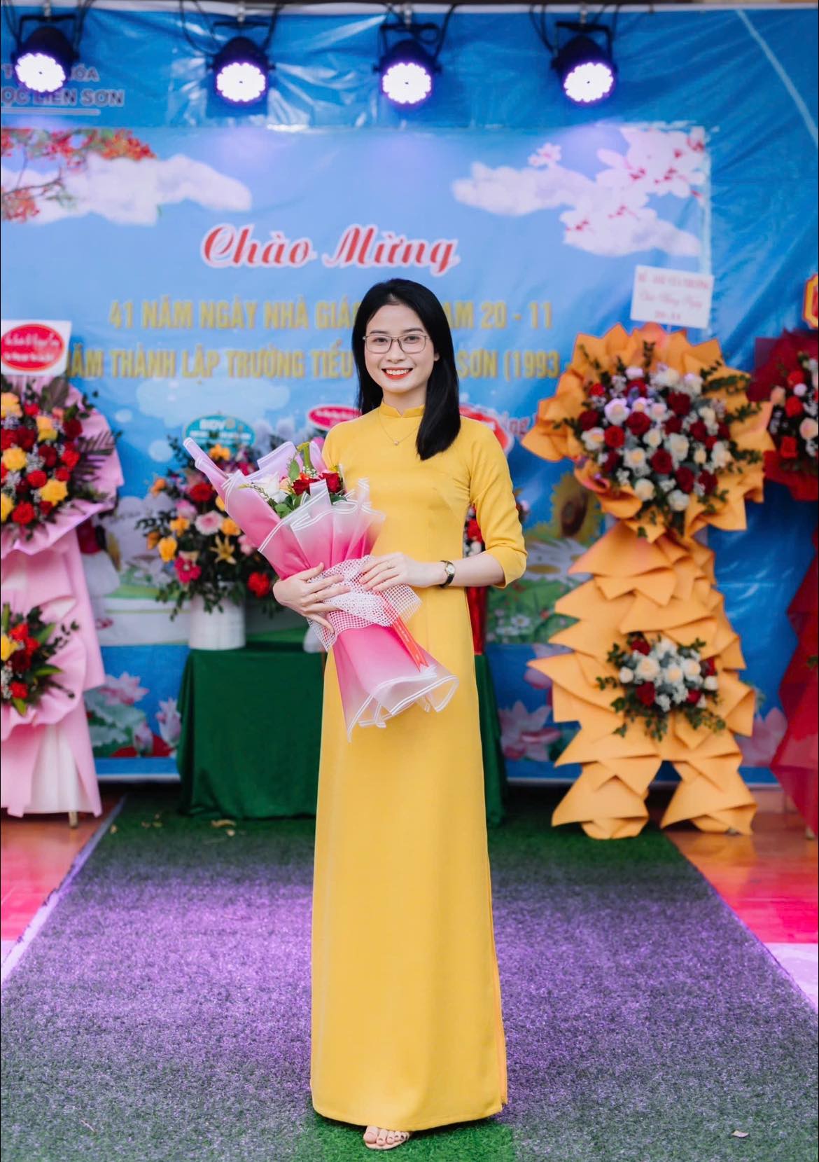 hình ảnh cô giáo mặc áo dài 20