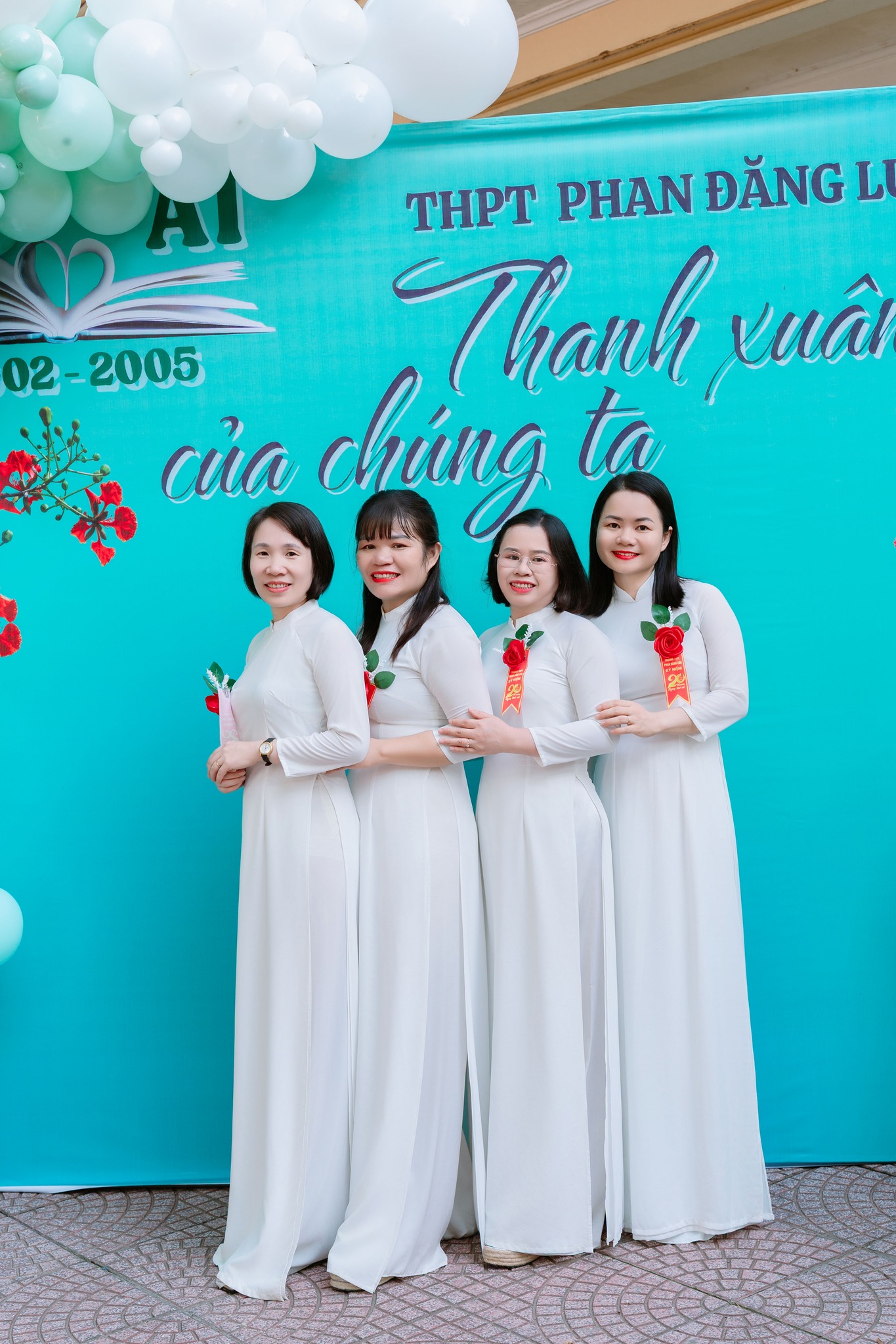 hình ảnh cô giáo mặc áo dài 34
