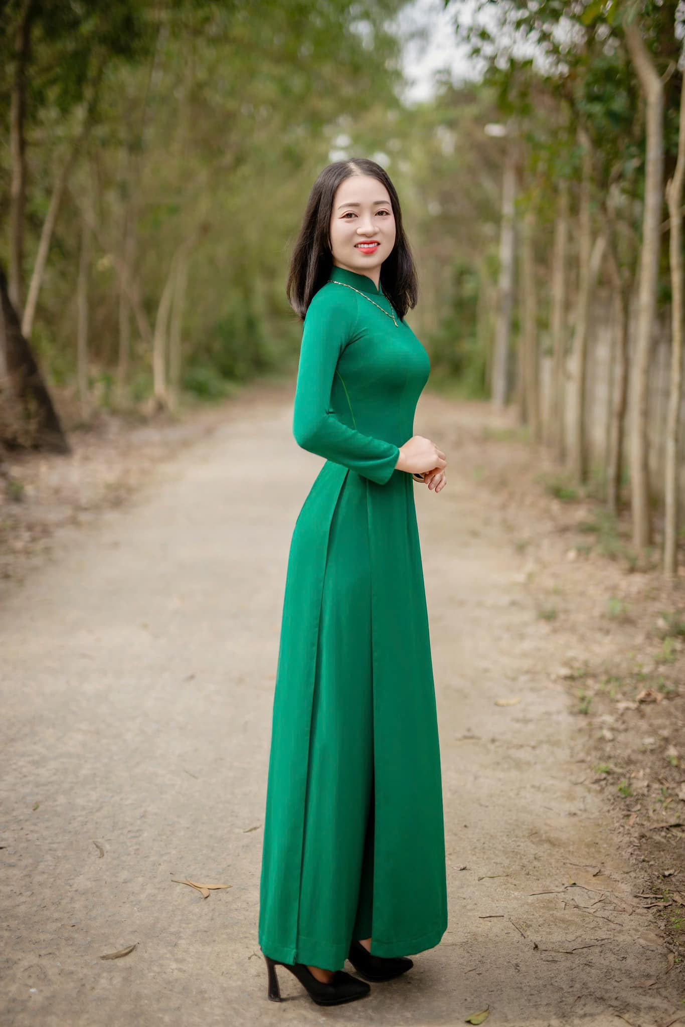 hình ảnh cô giáo mặc áo dài 5
