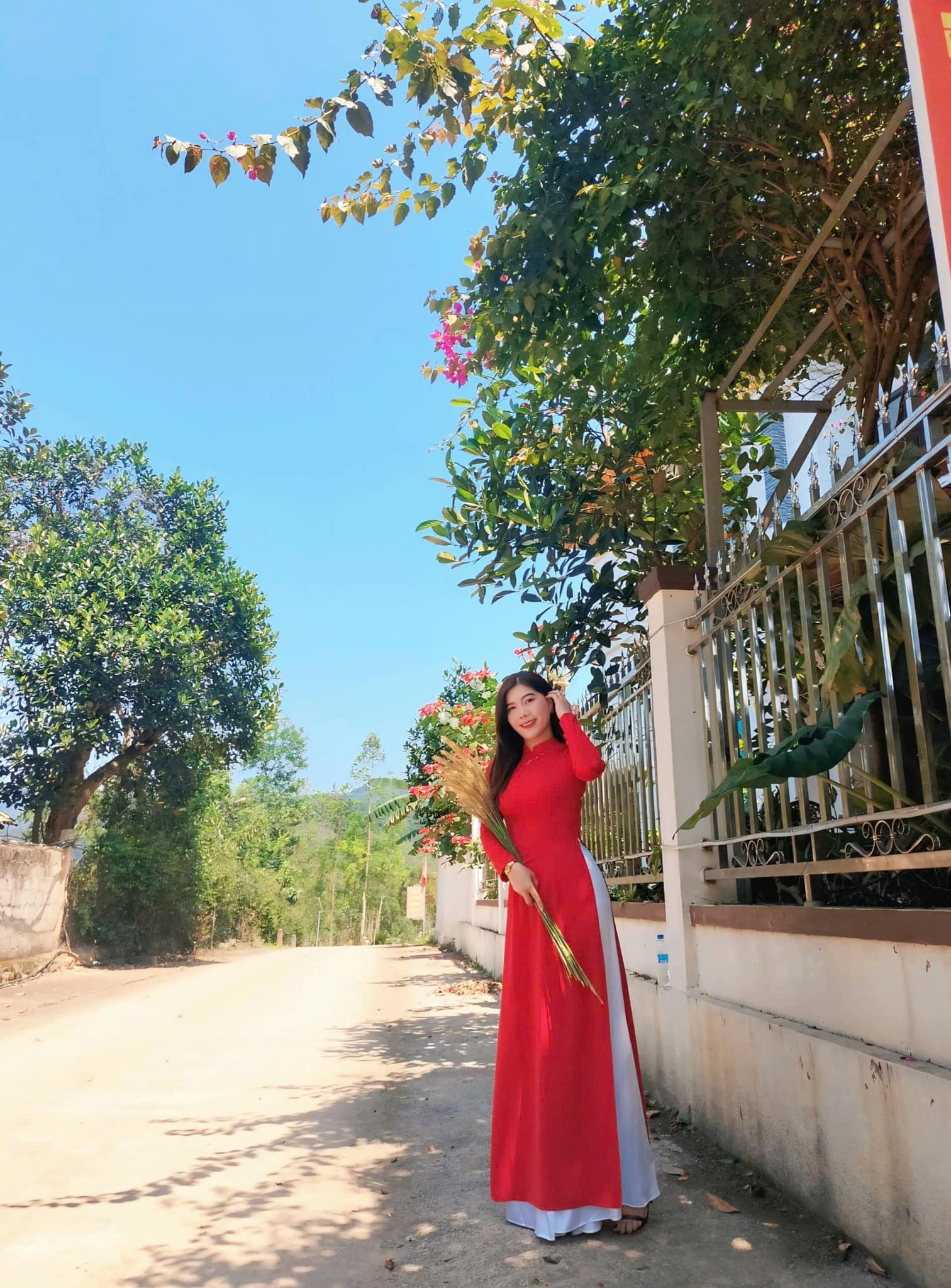 hình ảnh cô giáo mặc áo dài 8