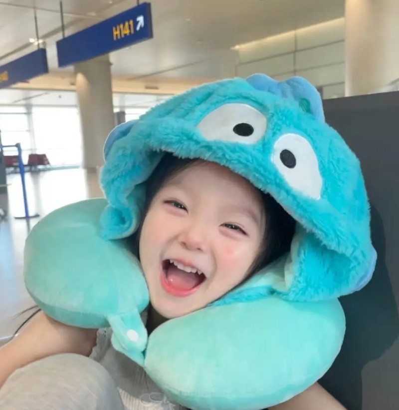 hình ảnh em bé cười đáng yêu