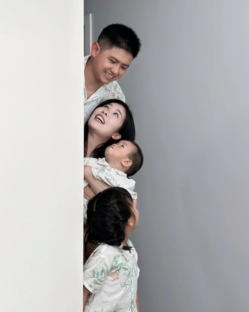 hình ảnh gia đình 4 người 13
