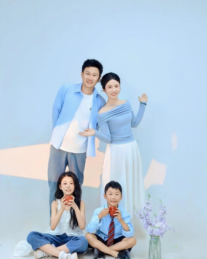hình ảnh gia đình 4 người 16