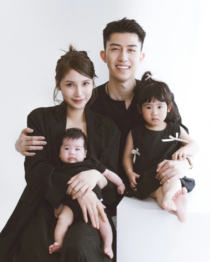 hình ảnh gia đình 4 người 20