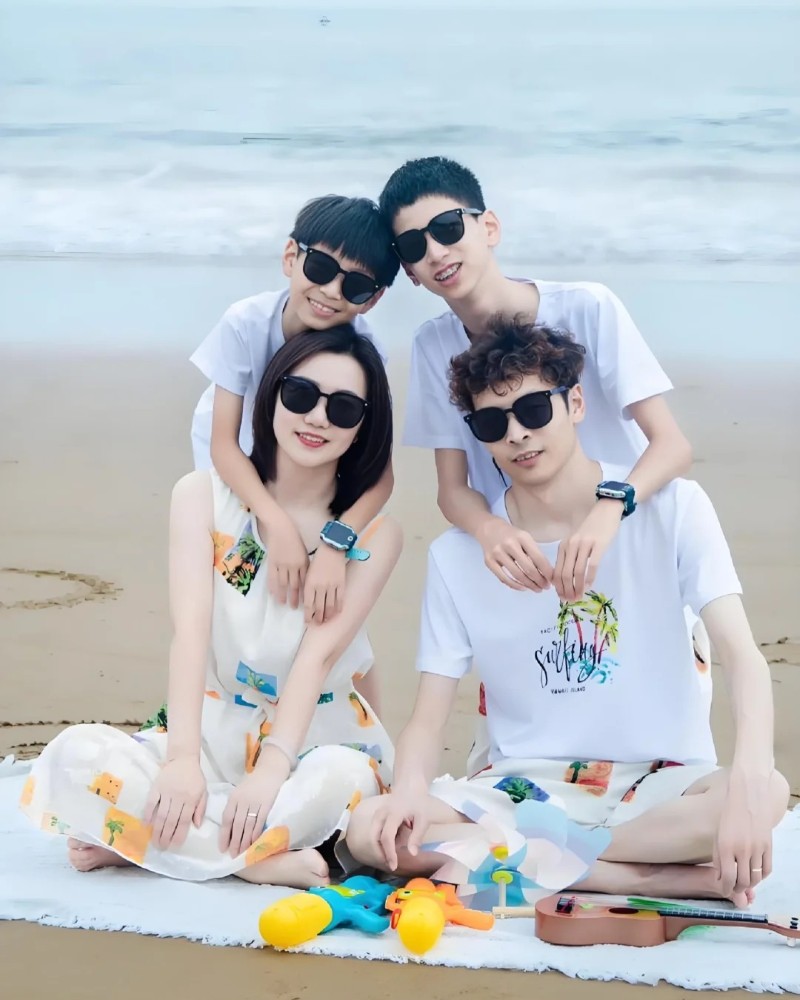 hình ảnh gia đình 4 người 23