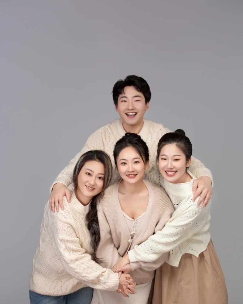 hình ảnh gia đình 4 người 28