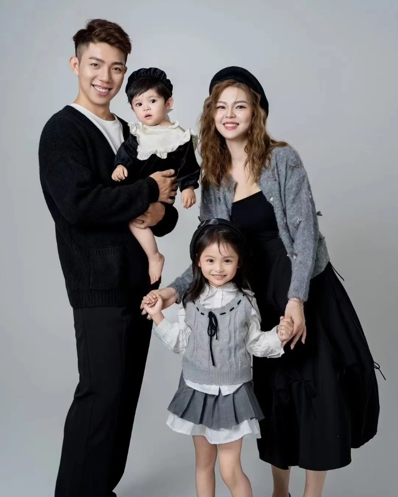 hình ảnh gia đình 4 người 35