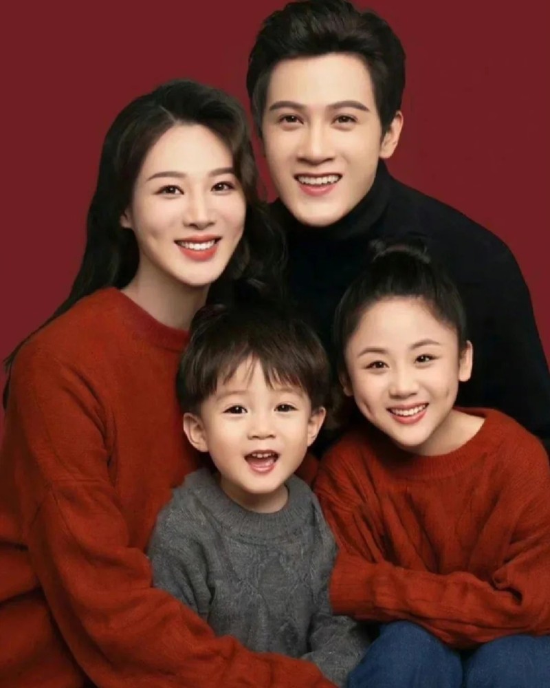hình ảnh gia đình 4 người 6