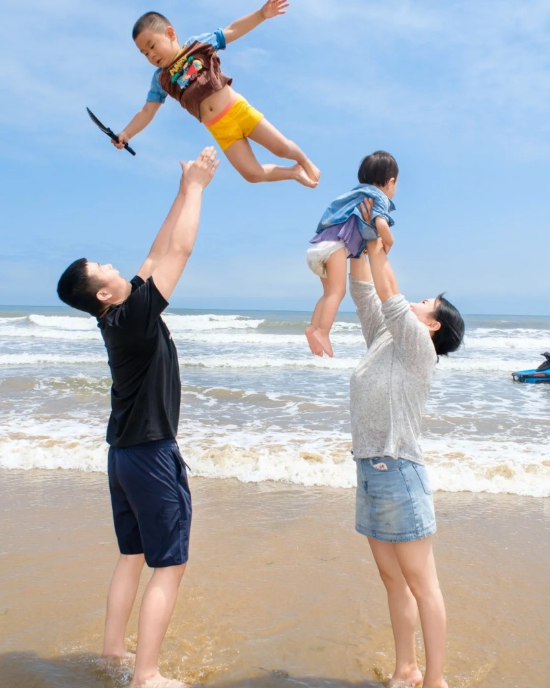 hình ảnh gia đình 4 người 8