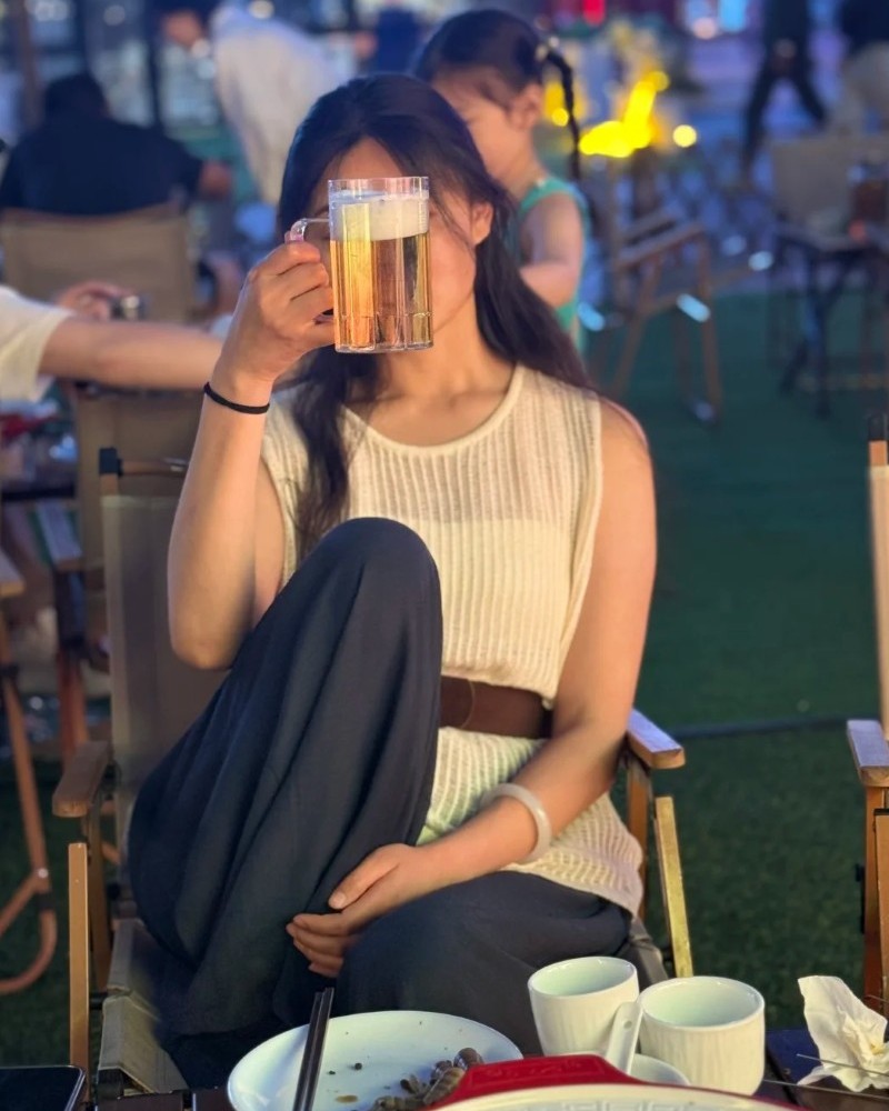 hình ảnh uống bia 10