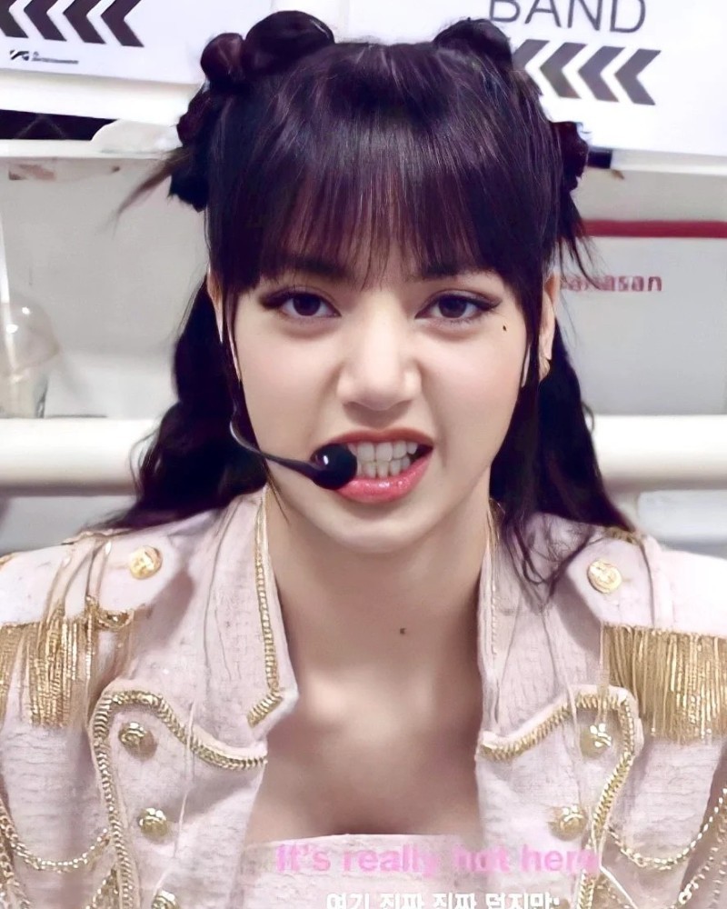 lisa ảnh dìm